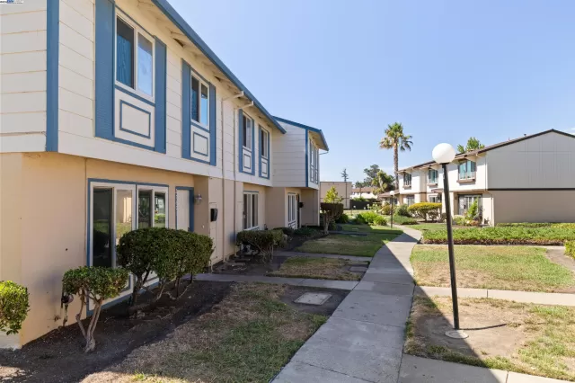 MLS: 41113247 Condo For Sale