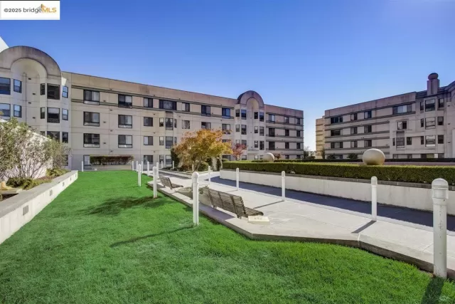 MLS: 41113396 Condo For Sale