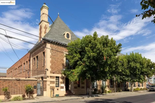 MLS: 41113408 Condo For Sale