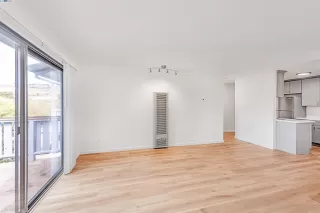 Photo #6: 41113420 Listing