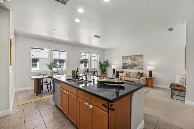 MLS: 41113452 Condo For Sale