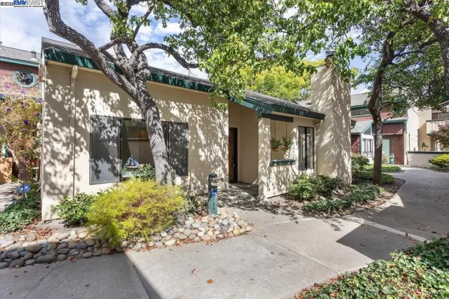 MLS: 41113504 Condo For Sale