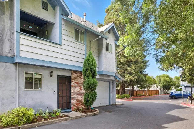 MLS: 41113523 Condo For Sale