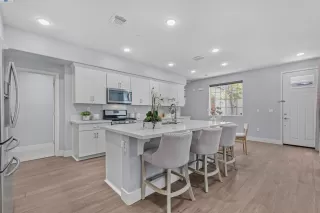 Photo #5: 41113628 Listing 