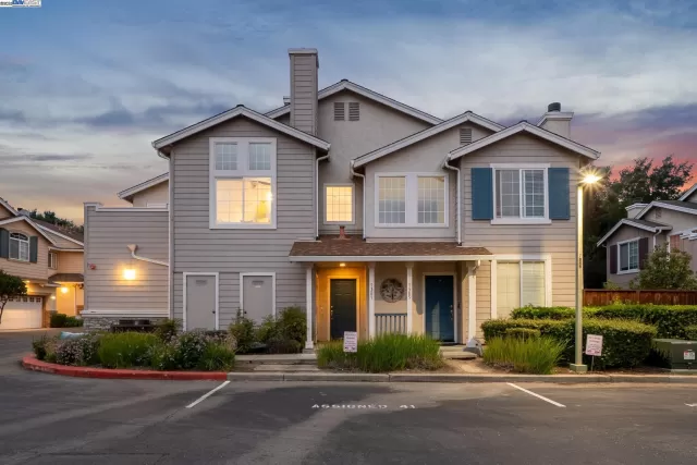 MLS: 41113722 Condo For Sale