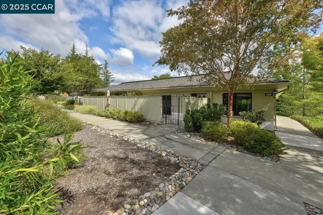 MLS: 41113791 Condo For Sale