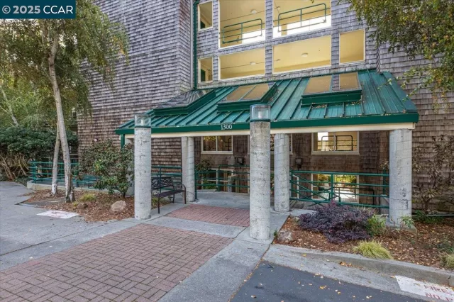 MLS: 41113831 Condo For Sale