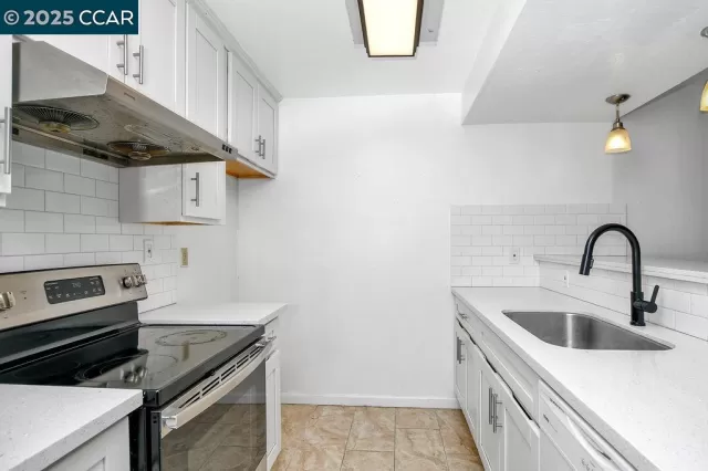 MLS: 41113908 Condo For Sale