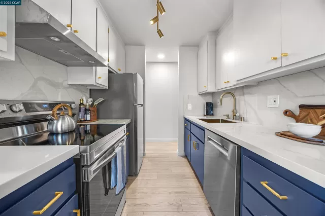 MLS: 41113974 Condo For Sale