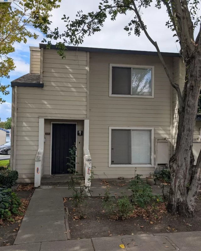 MLS: 41113975 Condo For Sale