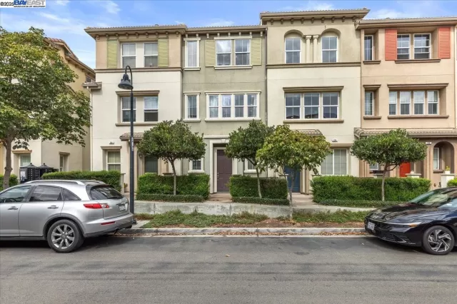 MLS: 41113998 Condo For Sale