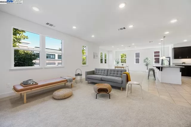 MLS: 41114162 Condo For Sale