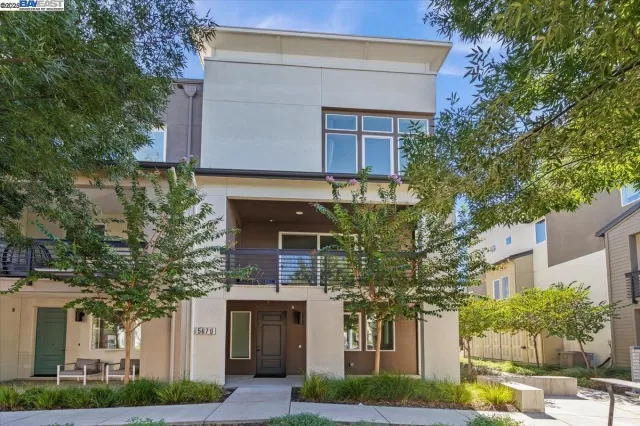 MLS: 41114238 Condo For Sale