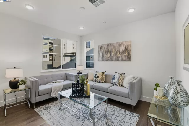 MLS: 41114277 Condo For Sale