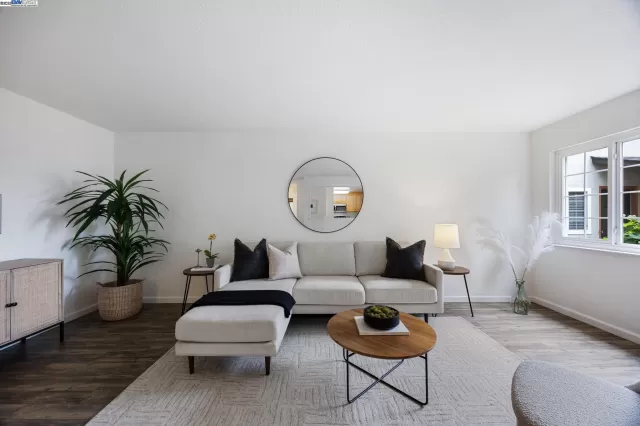 MLS: 41114299 Condo For Sale