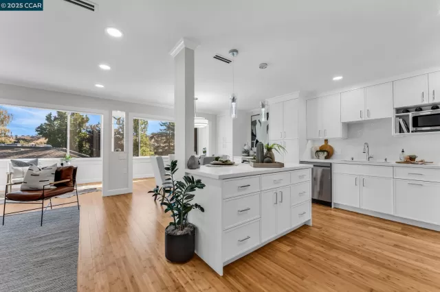 MLS: 41114528 Condo For Sale