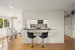 Photo #5: 41115005 Listing