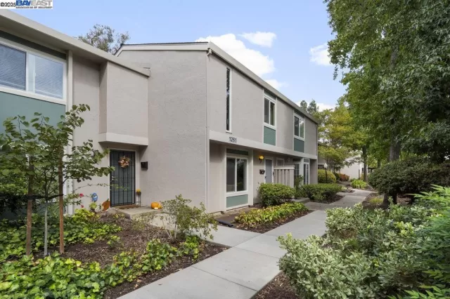 MLS: 41115034 Condo For Sale