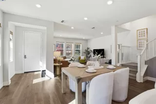 Photo #5: 41115058 Listing