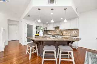 Photo #6: 41115092 Listing