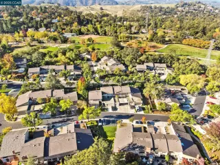 Photo #3: 41115139 Listing