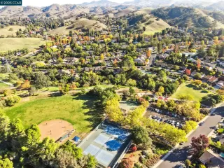 Photo #6: 41115139 Listing