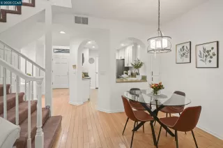 Photo #5: 41115198 Listing 