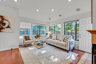 Photo #5: 41115297 Listing