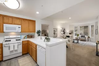 Photo #2: 41115436 Listing