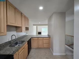 Photo #5: 41115438 Listing