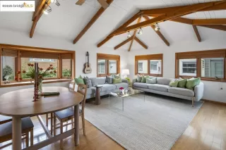 Photo #6: 41115582 Listing