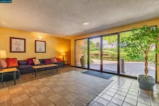 Photo #5: 41115615 Listing