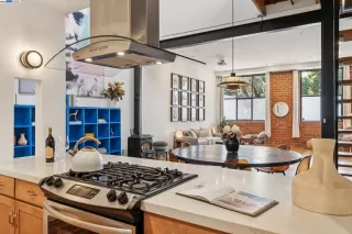 Photo #6: 41115629 Listing