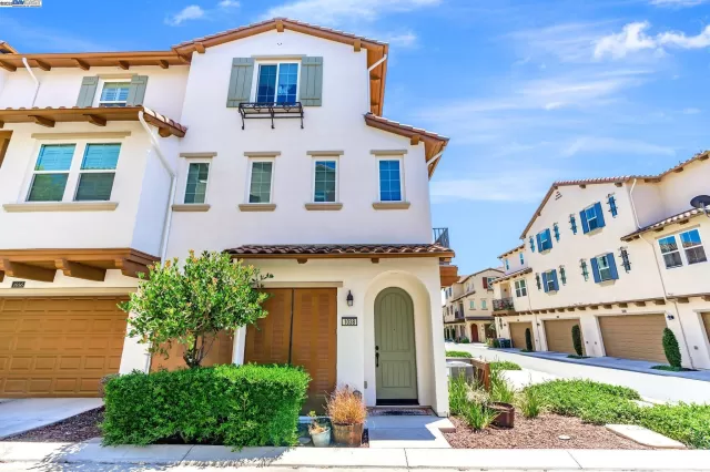 MLS: 41115653 Condo For Sale