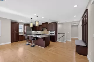 Photo #4: 41115778 Listing