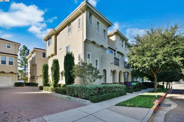 MLS: 41115972 Condo For Sale