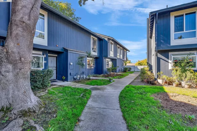 MLS: 41116292 Condo For Sale