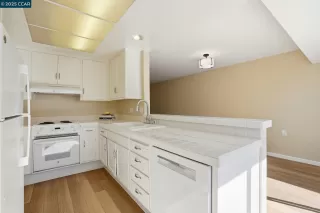 Photo #6: 41116360 Listing 