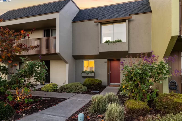 MLS: 41116389 Condo For Sale