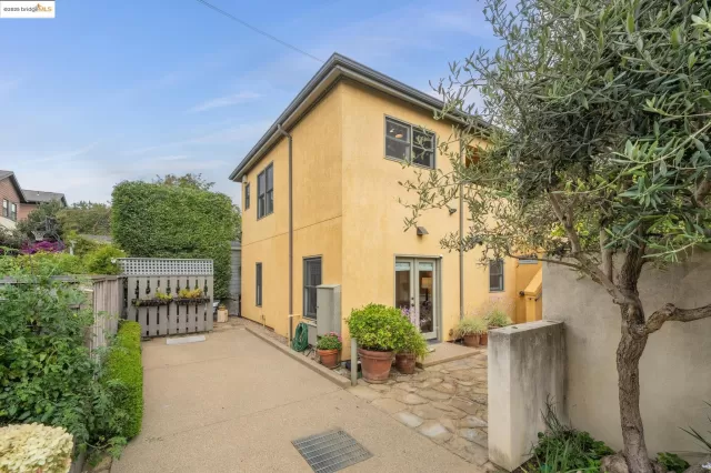 MLS: 41116672 Condo For Sale