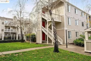 More Details about MLS # 41116828 : 2715 OAK RD # B