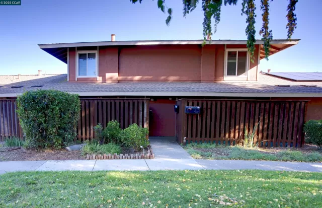 MLS: 41116890 Condo For Sale