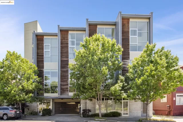 MLS: 41117198 Condo For Sale