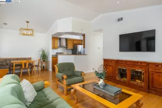 Photo #4: 41117296 Listing