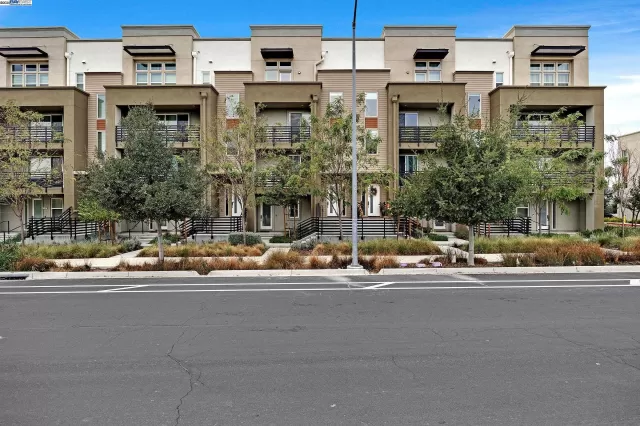 MLS: 41117303 Condo For Sale