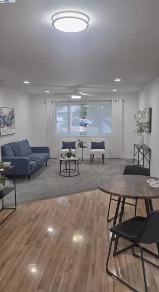 Photo #5: 41117342 Listing