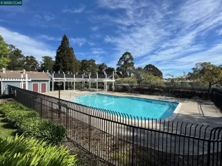 Photo #4: 41117485 Listing