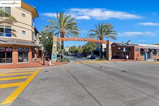 MLS: 41117529 Condo For Sale