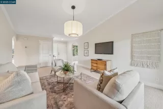 Photo #5: 41117605 Listing