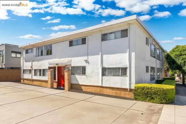 MLS: 41117607 Condo For Sale